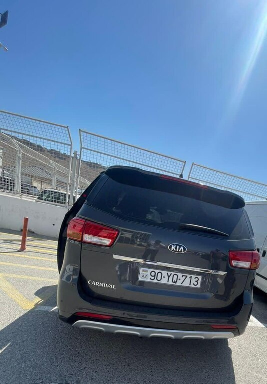 2015 Kia Carnival, 2.2L, 157000km - Image 2