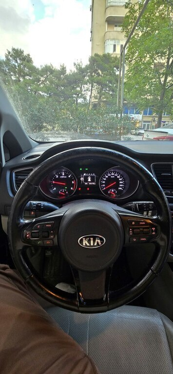 2015 Kia Carnival, 2.2L, 157000km - Image 3
