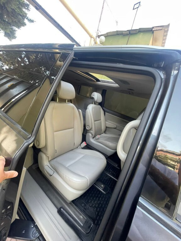 2015 Kia Carnival, 2.2L, 157000km - Image 5