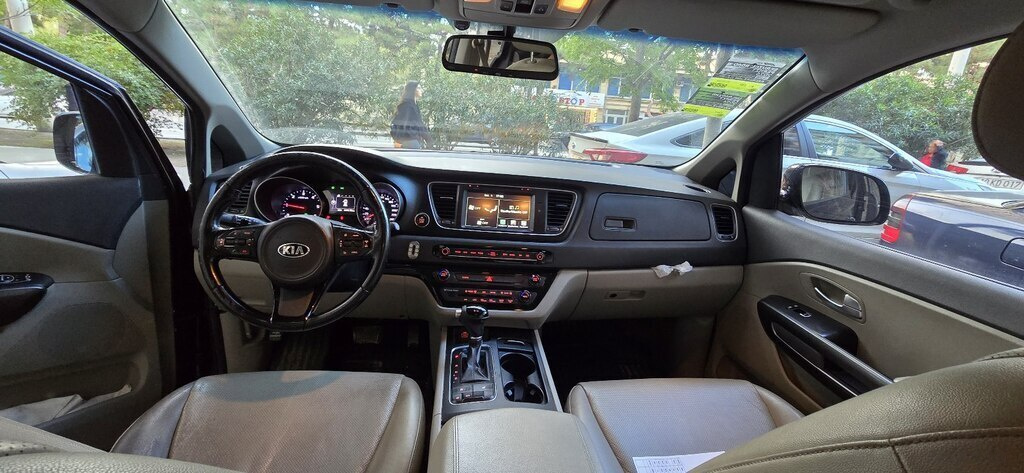 2015 Kia Carnival, 2.2L, 157000km - Image 6