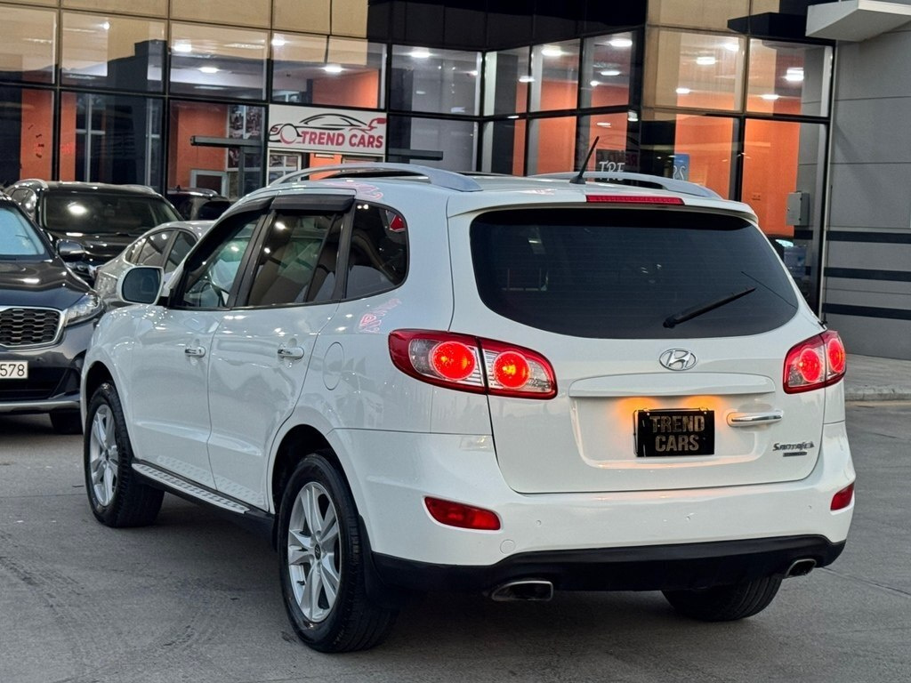 2010 Hyundai Santa Fe, 2.4L, 182000km - Image 11