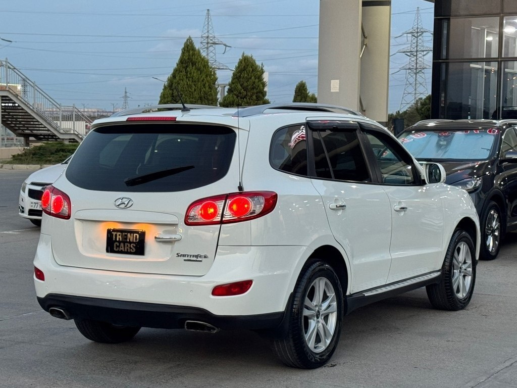 2010 Hyundai Santa Fe, 2.4L, 182000km - Image 12