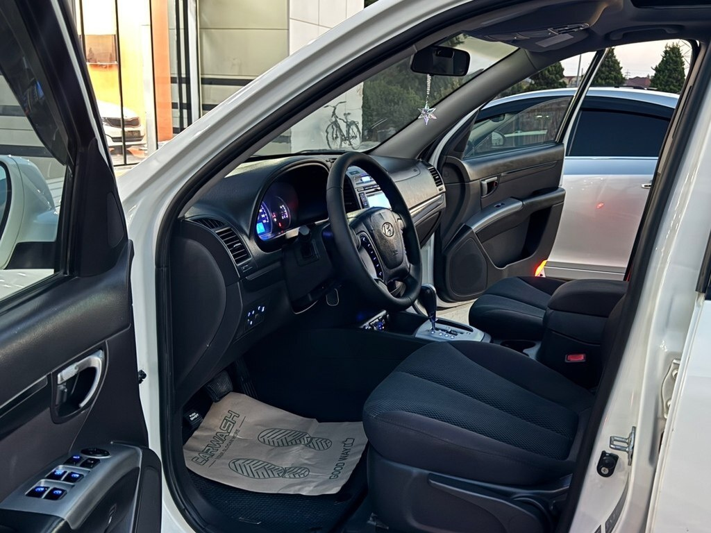 2010 Hyundai Santa Fe, 2.4L, 182000km - Image 16