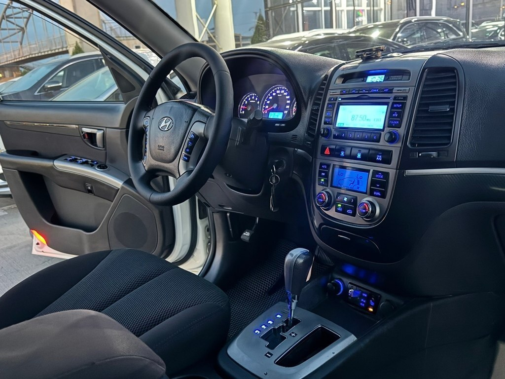 2010 Hyundai Santa Fe, 2.4L, 182000km - Image 23