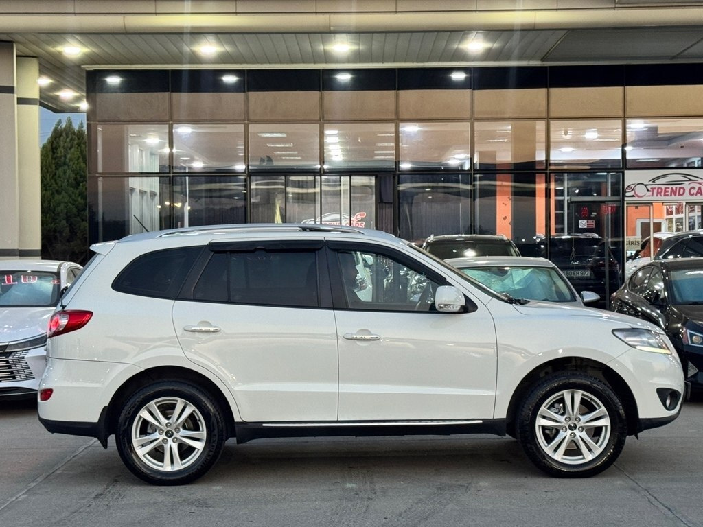 2010 Hyundai Santa Fe, 2.4L, 182000km - Image 5