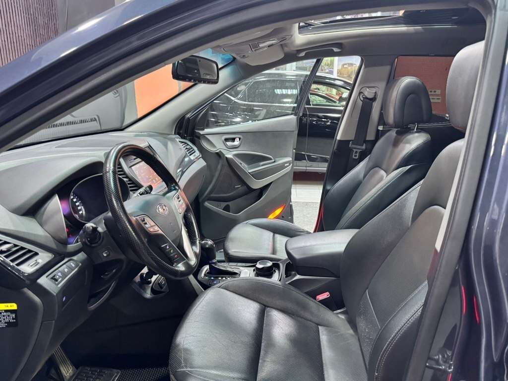 2014 Hyundai Santa Fe, 2.0L, 187000km - Image 13