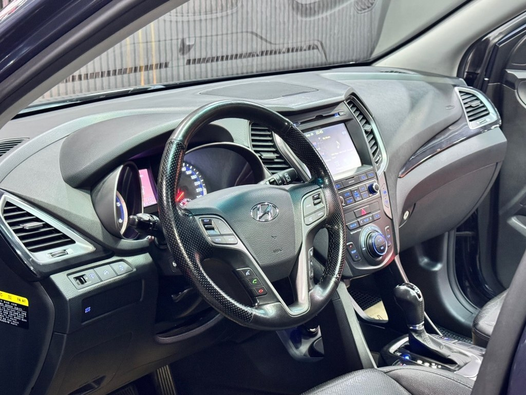 2014 Hyundai Santa Fe, 2.0L, 187000km - Image 15