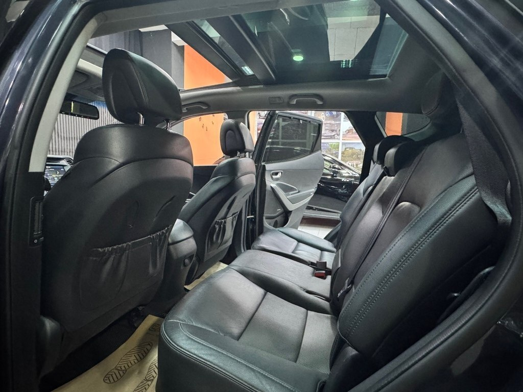 2014 Hyundai Santa Fe, 2.0L, 187000km - Image 23