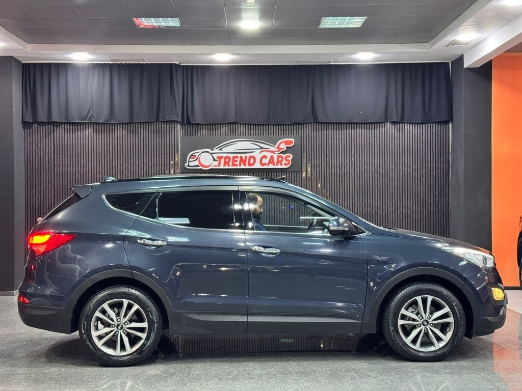 2014 Hyundai Santa Fe, 2.0L, 187000km - Image 4