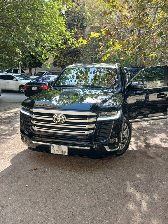 2012 Toyota Land Cruiser, 4.6L, 212000km - Image 1