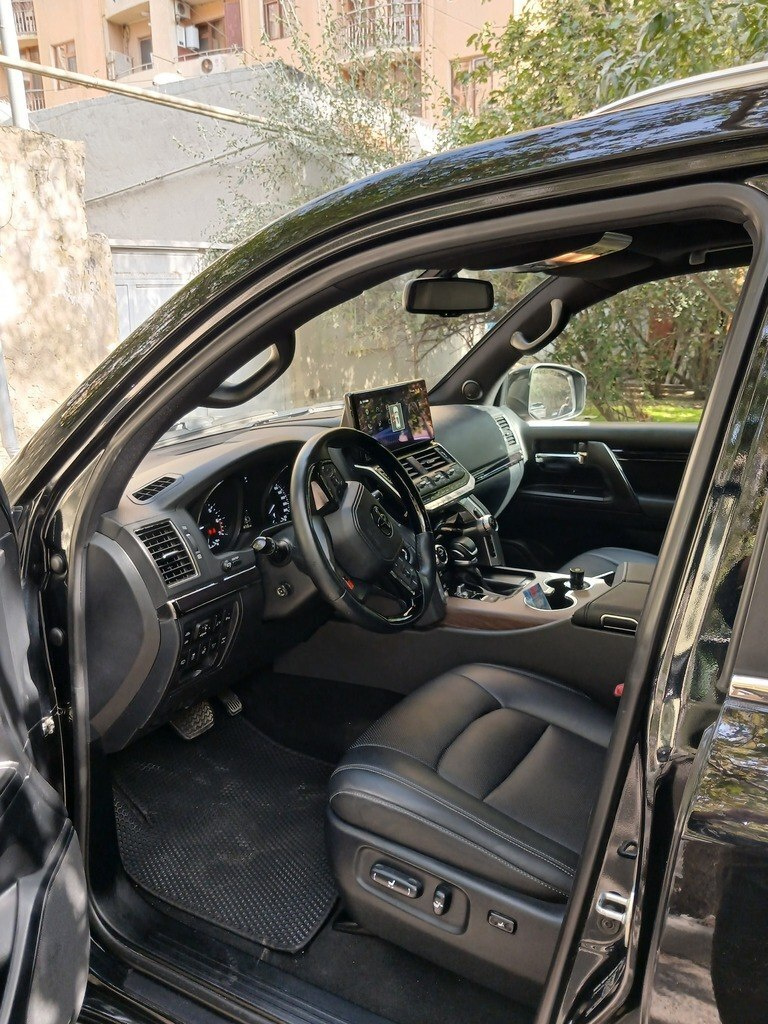 2012 Toyota Land Cruiser, 4.6L, 212000km - Image 7