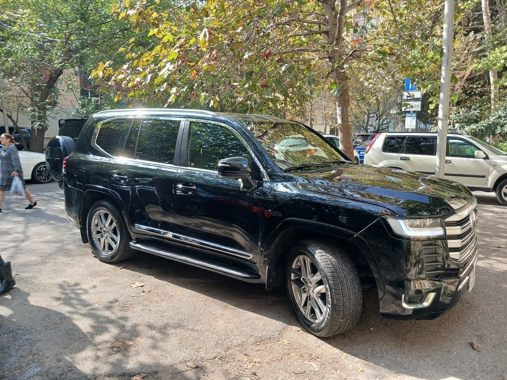 2012 Toyota Land Cruiser, 4.6L, 212000km - Image 8