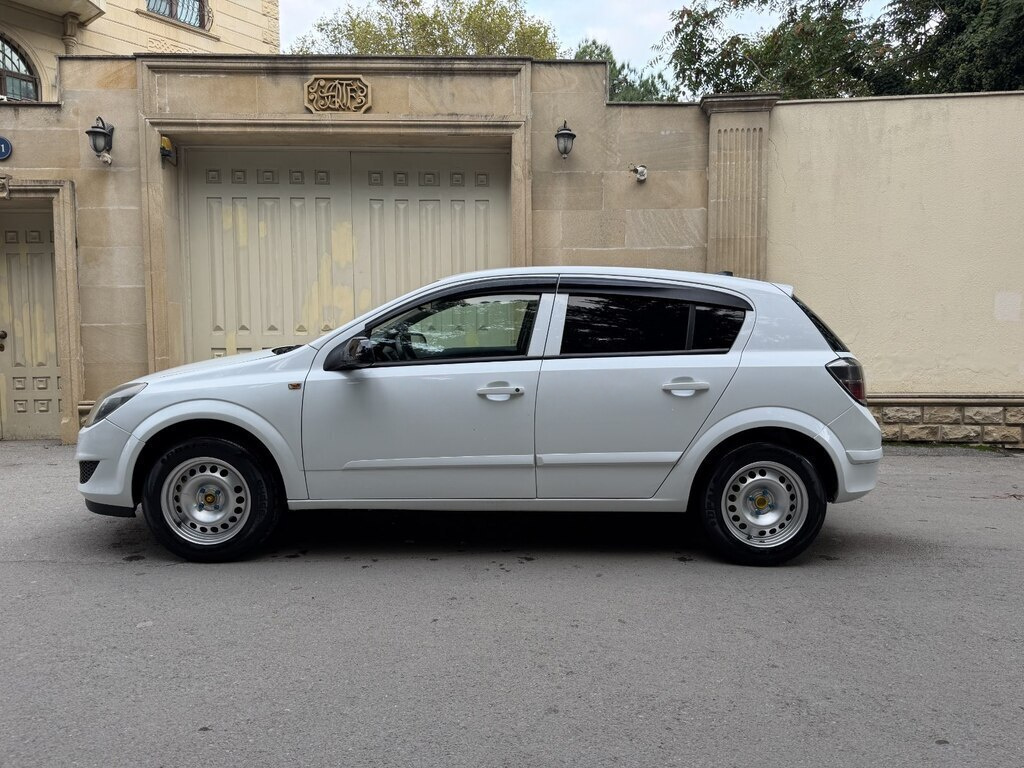 2008 Opel Astra, 1.4L, 298000km - Image 4