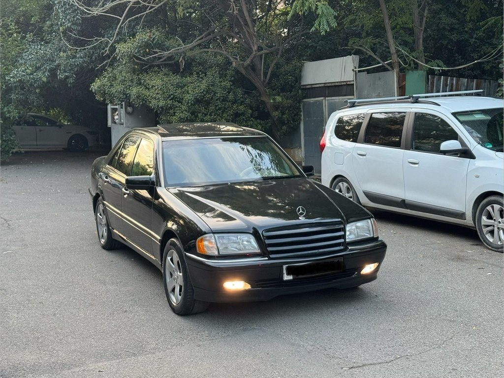 1998 Mercedes C 240, 2.4L, 300000km - Image 1