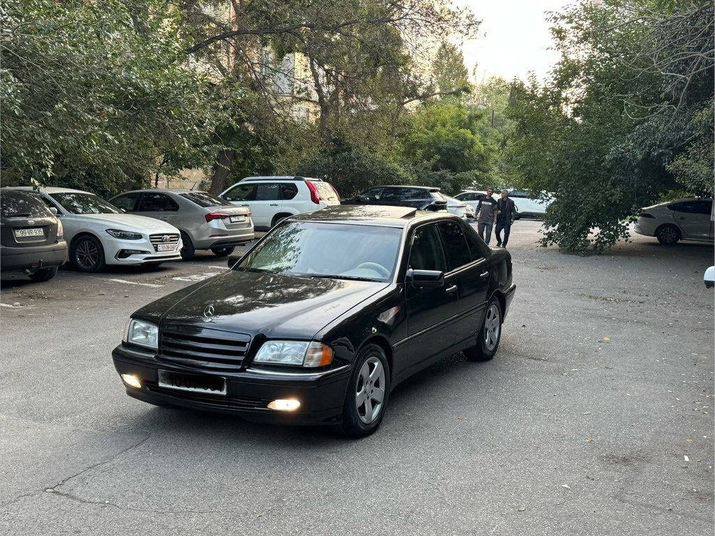 1998 Mercedes C 240, 2.4L, 300000km - Image 2