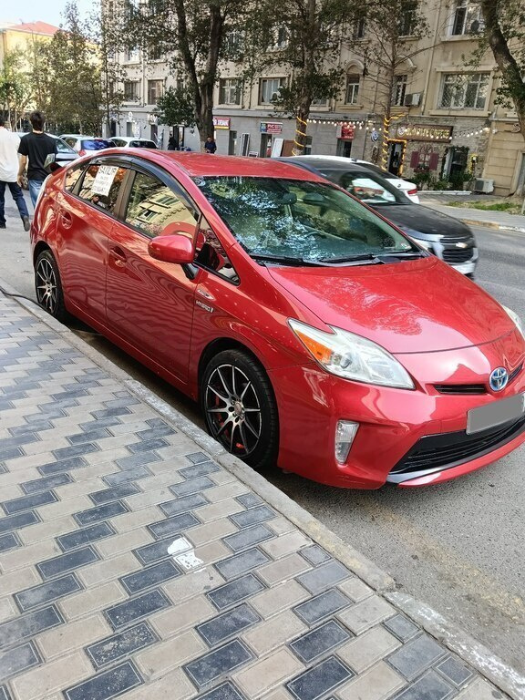 2015 Toyota Prius, 1.8L, 401602km - Image 2