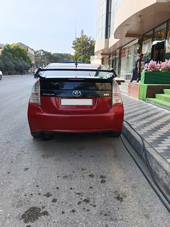 2015 Toyota Prius, 1.8L, 401602km - Image 7
