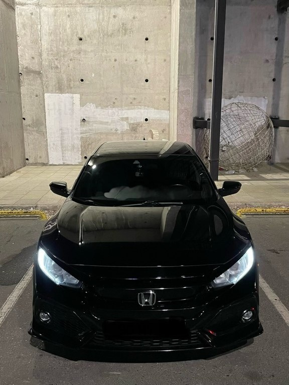 2018 Honda Civic, 1.5L, 142000km - Image 1