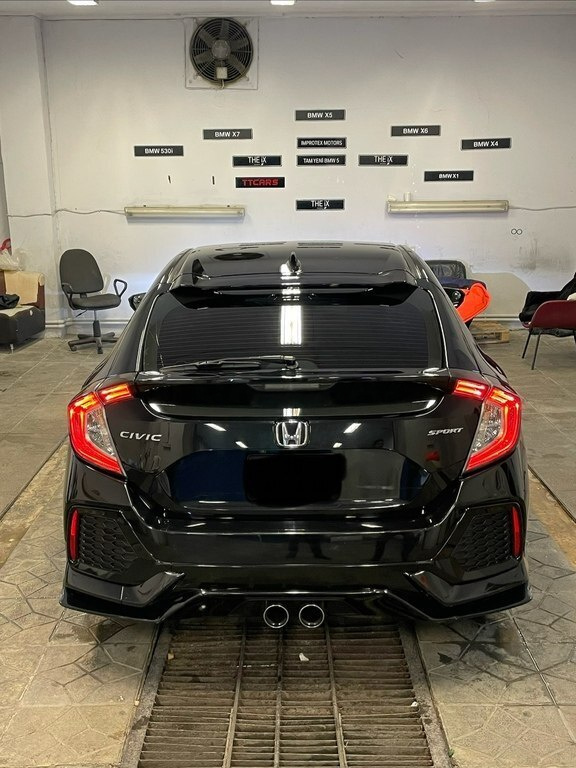 2018 Honda Civic, 1.5L, 142000km - Image 2