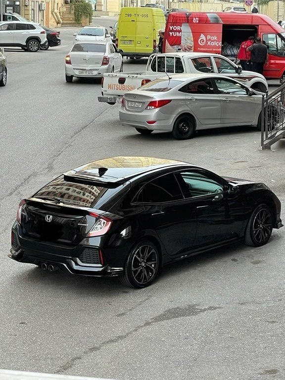 2018 Honda Civic, 1.5L, 142000km - Image 3