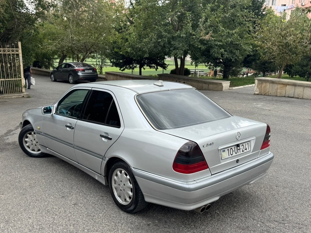 1998 Mercedes C 240, 2.4L, 348888km - Image 5