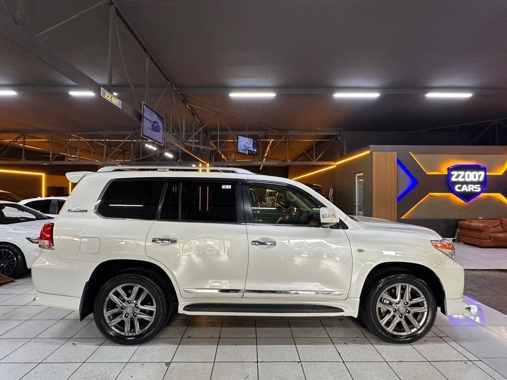 2011 Toyota Land Cruiser, 4.0L, 183500km - Image 11