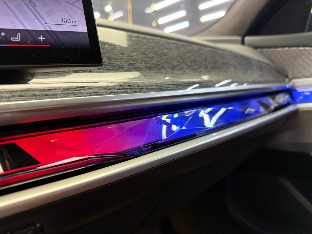 2023 BMW 740, 3.0L, 22000km - Image 12