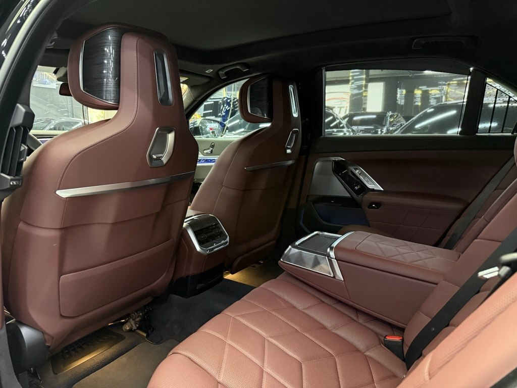 2023 BMW 740, 3.0L, 22000km - Image 14