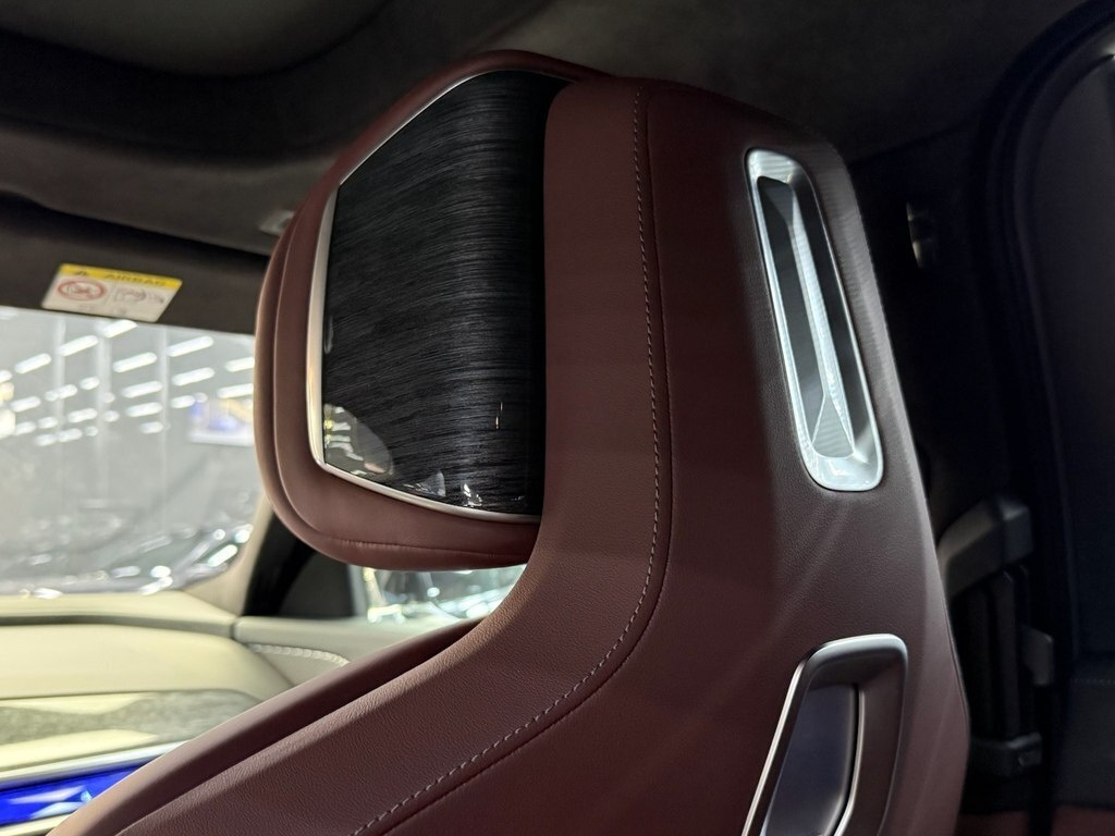 2023 BMW 740, 3.0L, 22000km - Image 15
