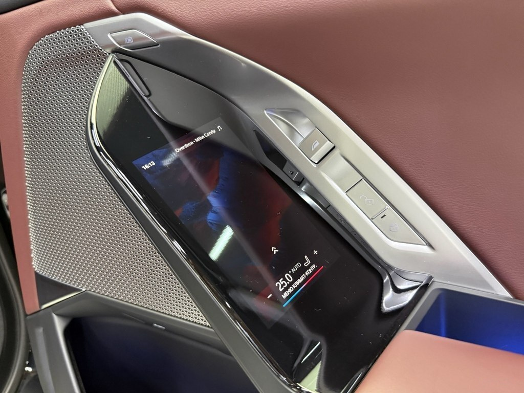 2023 BMW 740, 3.0L, 22000km - Image 18