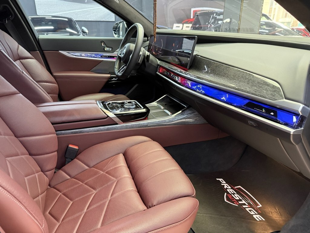 2023 BMW 740, 3.0L, 22000km - Image 21