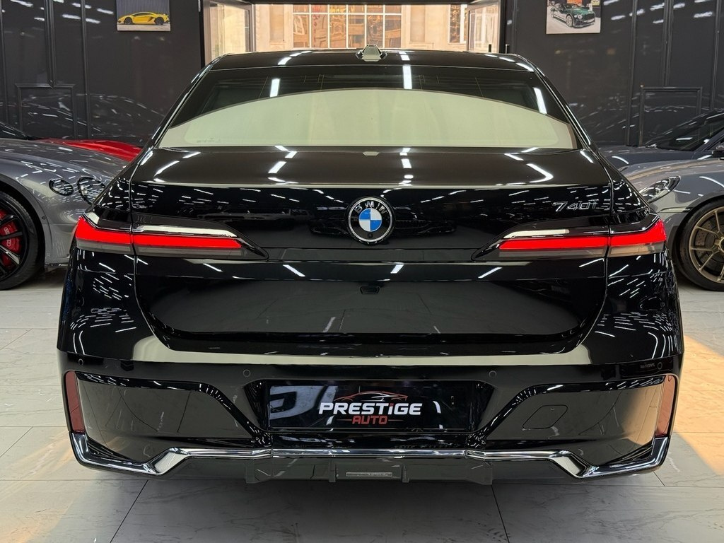 2023 BMW 740, 3.0L, 22000km - Image 4