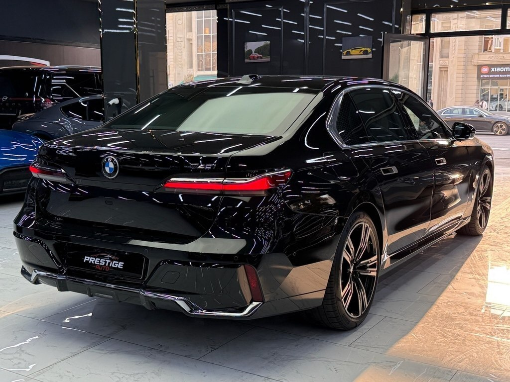 2023 BMW 740, 3.0L, 22000km - Image 6