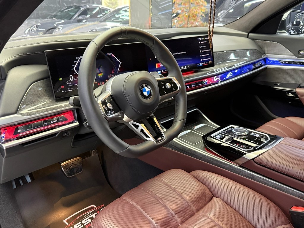 2023 BMW 740, 3.0L, 22000km - Image 7
