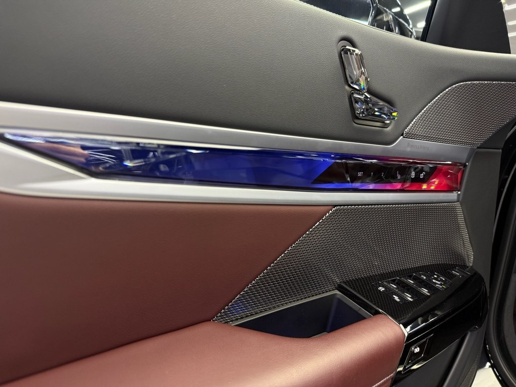 2023 BMW 740, 3.0L, 22000km - Image 9