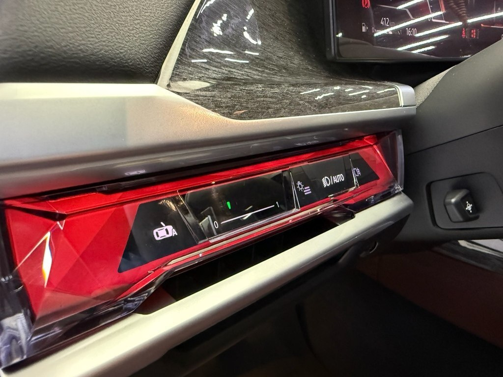 2023 BMW 740, 3.0L, 22000km - Image 10