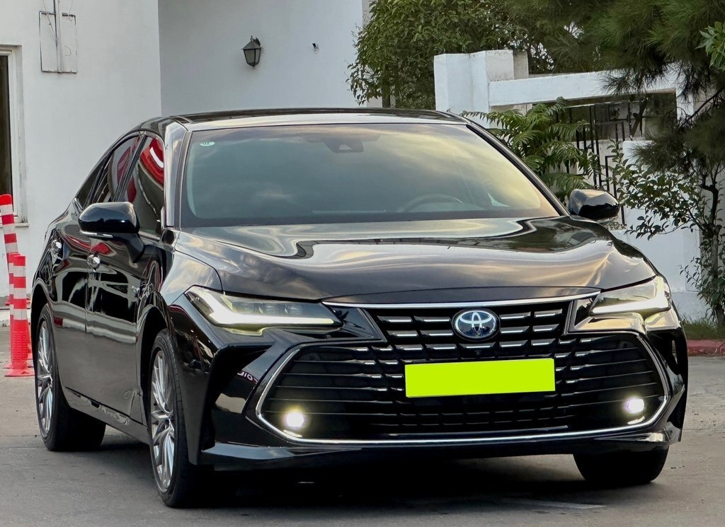 2022 Toyota Avalon, 2.5L, 29000km - Image 2