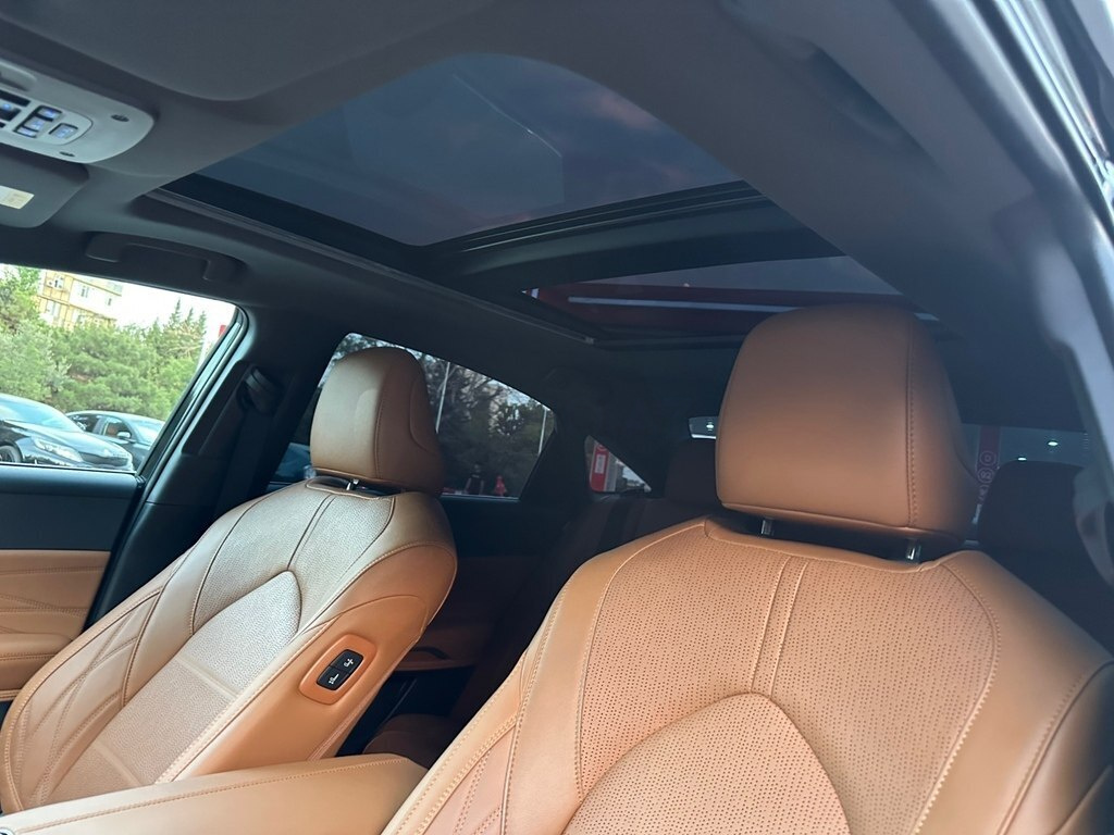 2022 Toyota Avalon, 2.5L, 29000km - Image 11