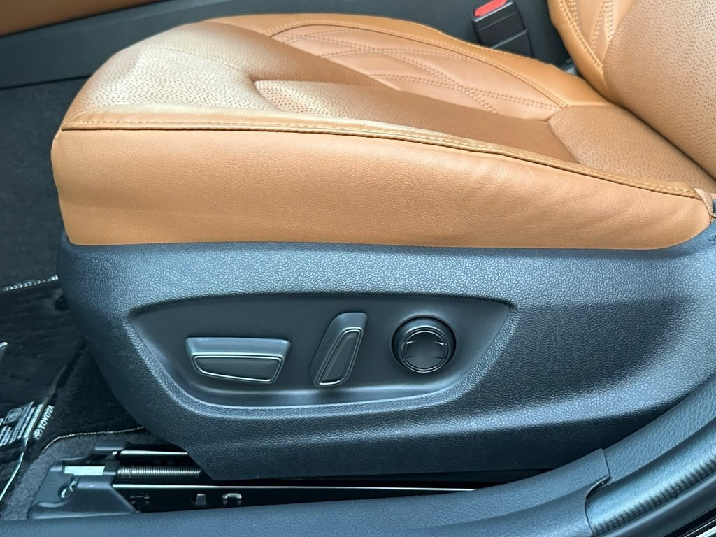 2022 Toyota Avalon, 2.5L, 29000km - Image 12