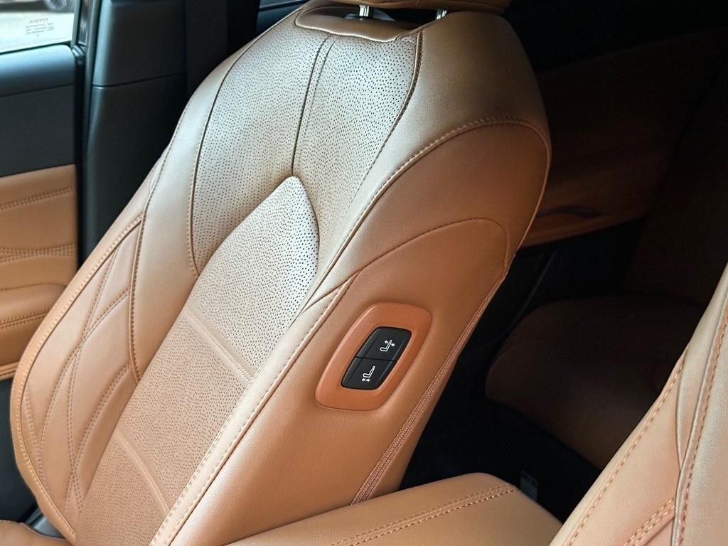 2022 Toyota Avalon, 2.5L, 29000km - Image 13