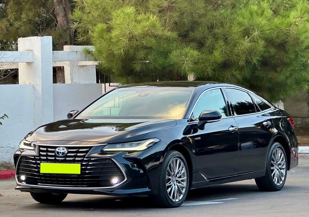 2022 Toyota Avalon, 2.5L, 29000km - Image 3