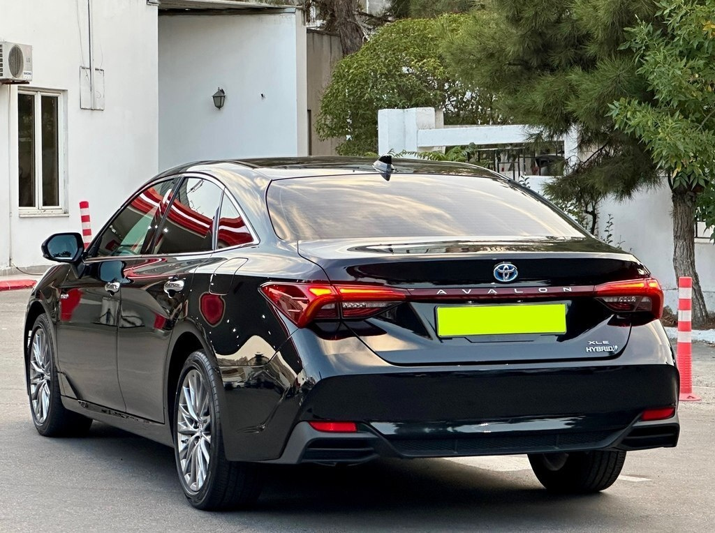 2022 Toyota Avalon, 2.5L, 29000km - Image 5