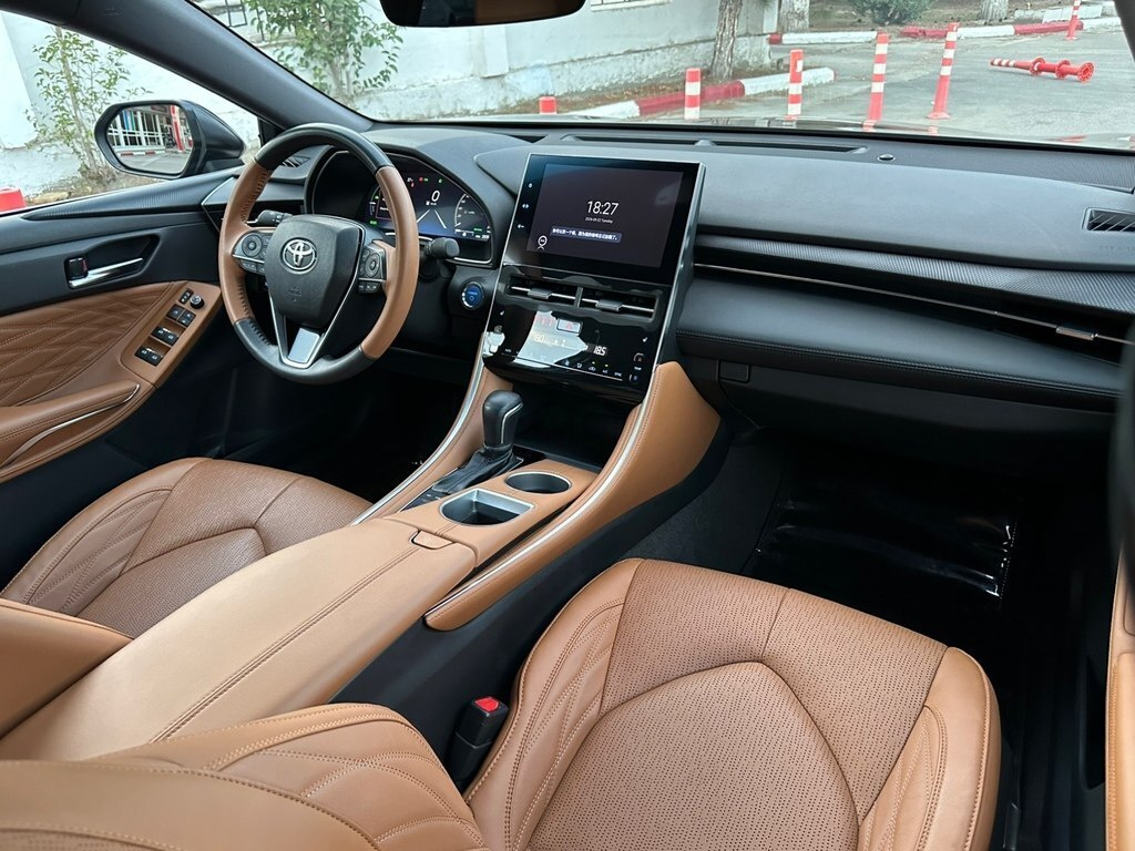 2022 Toyota Avalon, 2.5L, 29000km - Image 7
