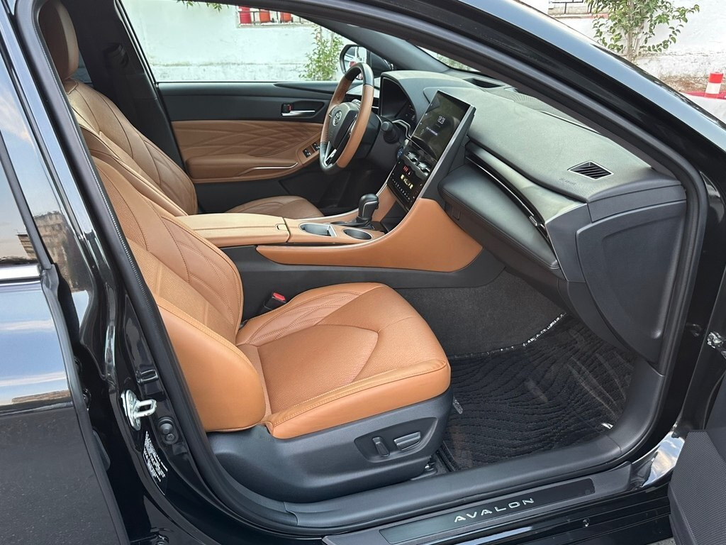 2022 Toyota Avalon, 2.5L, 29000km - Image 8