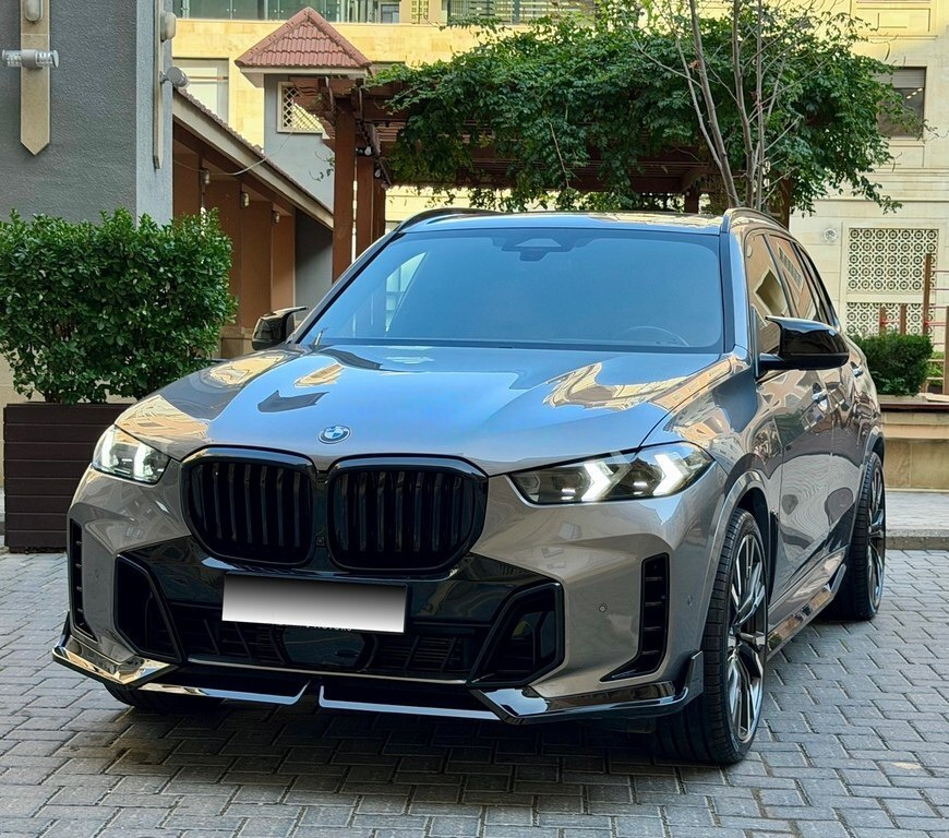 2024 BMW X5, 3.0L, 44000km - Image 1