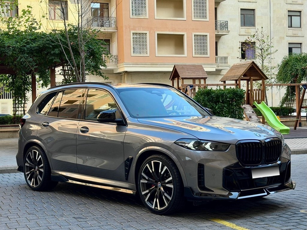 2024 BMW X5, 3.0L, 44000km - Image 2