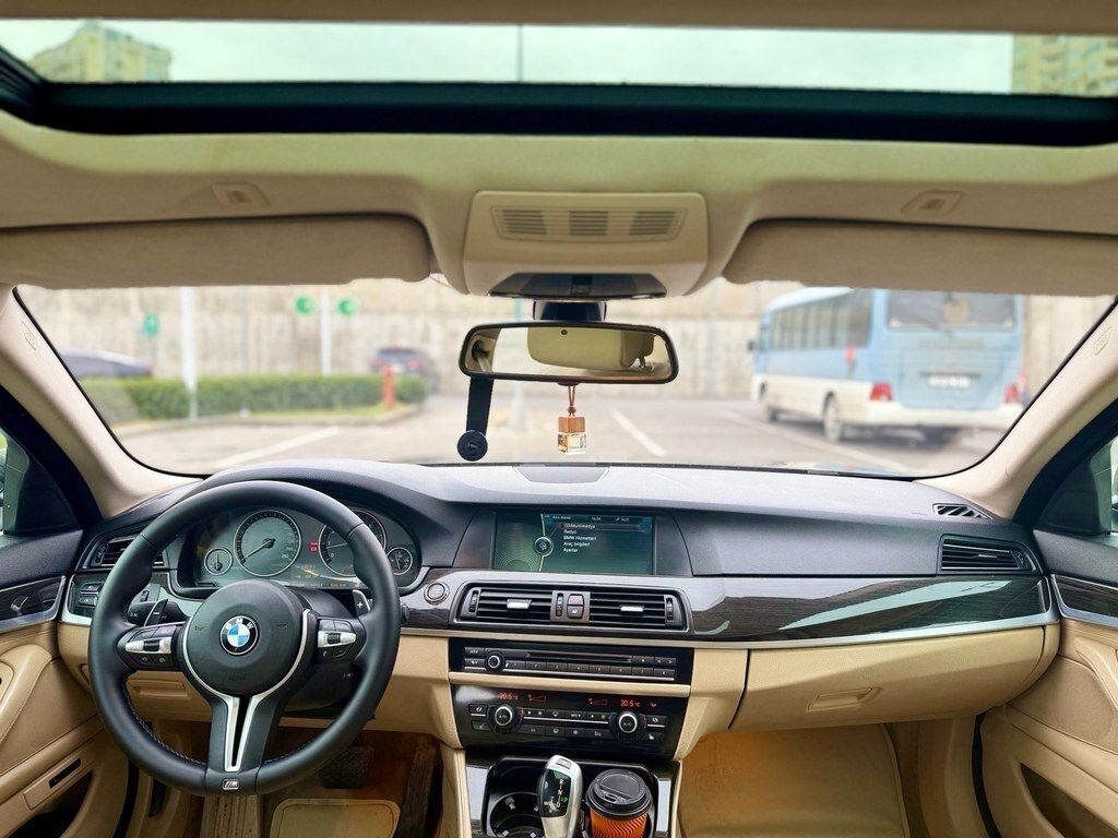2010 BMW 535, 3.0L, 323000km - Image 3