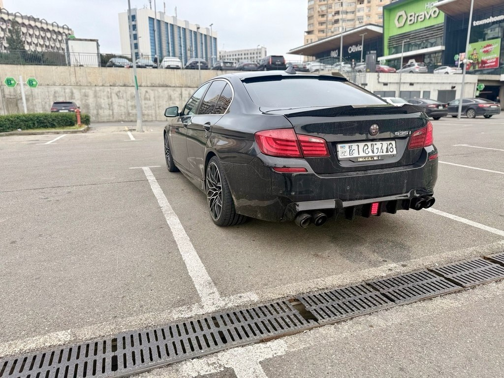 2010 BMW 535, 3.0L, 323000km - Image 7