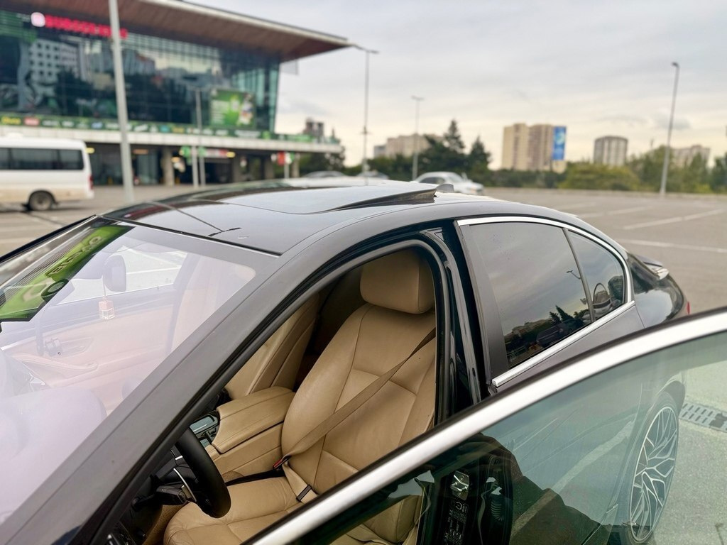 2010 BMW 535, 3.0L, 323000km - Image 10