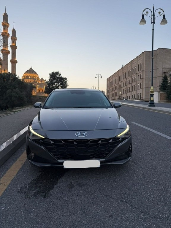 2022 Hyundai Elantra, 1.6L, 79270km - Image 1